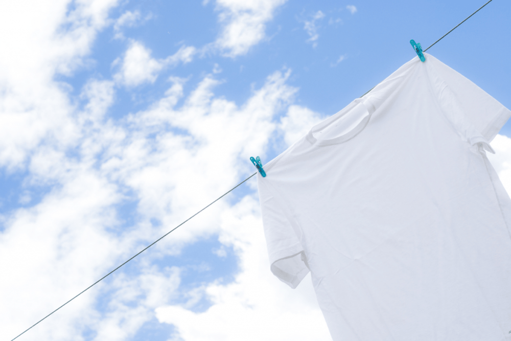 เปลี่ยนเสื้อหมองให้เป็นเสื้อขาว 5 สูตร ซักผ้า สะอาดชัวร์